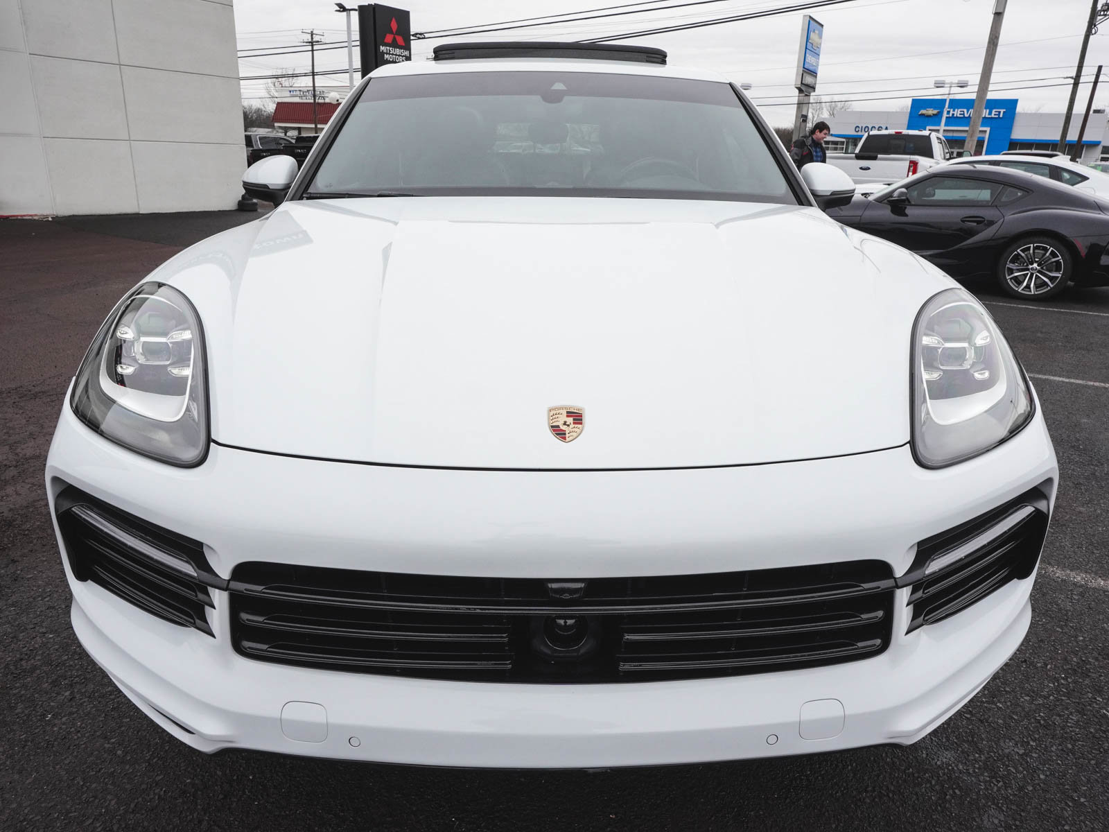 Used 2023 Porsche Cayenne w/ Premium Package image 2