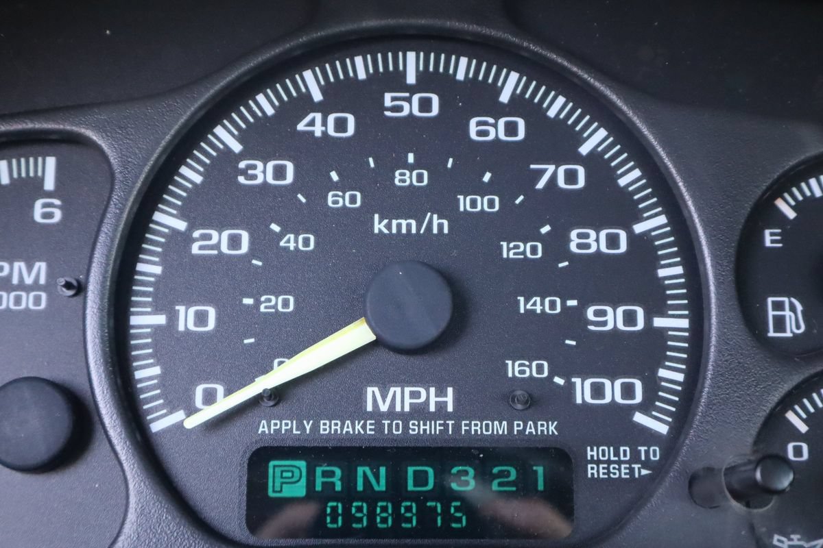 Used 1999 Chevrolet Silverado 2500 LS w/ Firm Ride Suspension Pkg AWD/4WD image 35