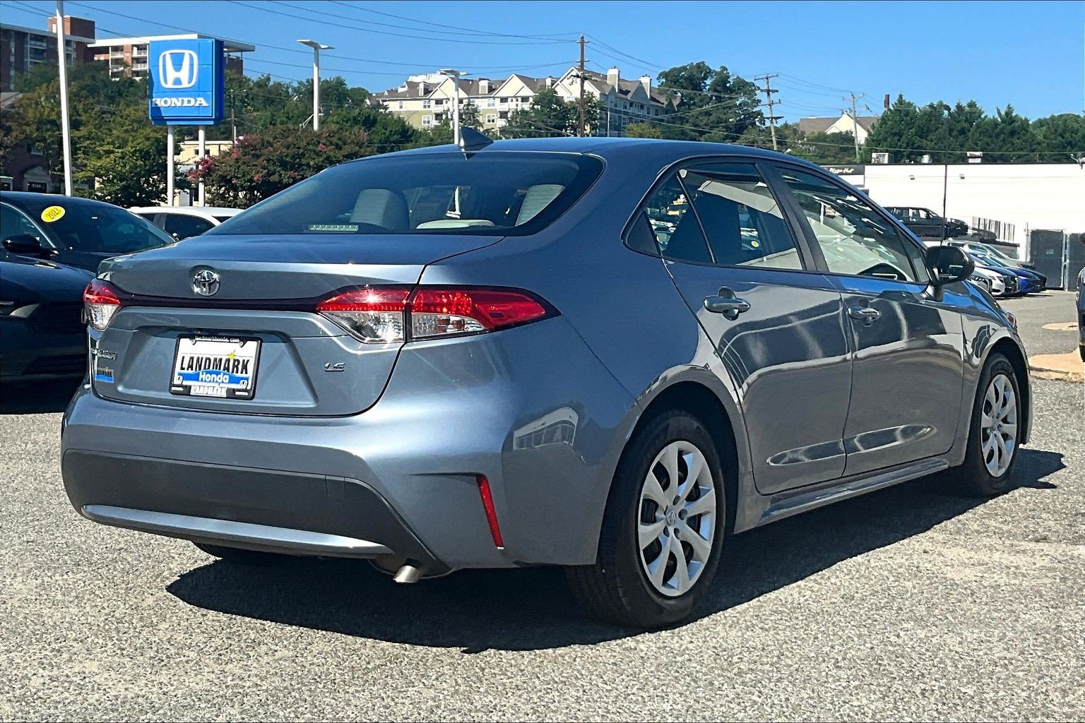 Used 2022 Toyota Corolla LE FWD image 2