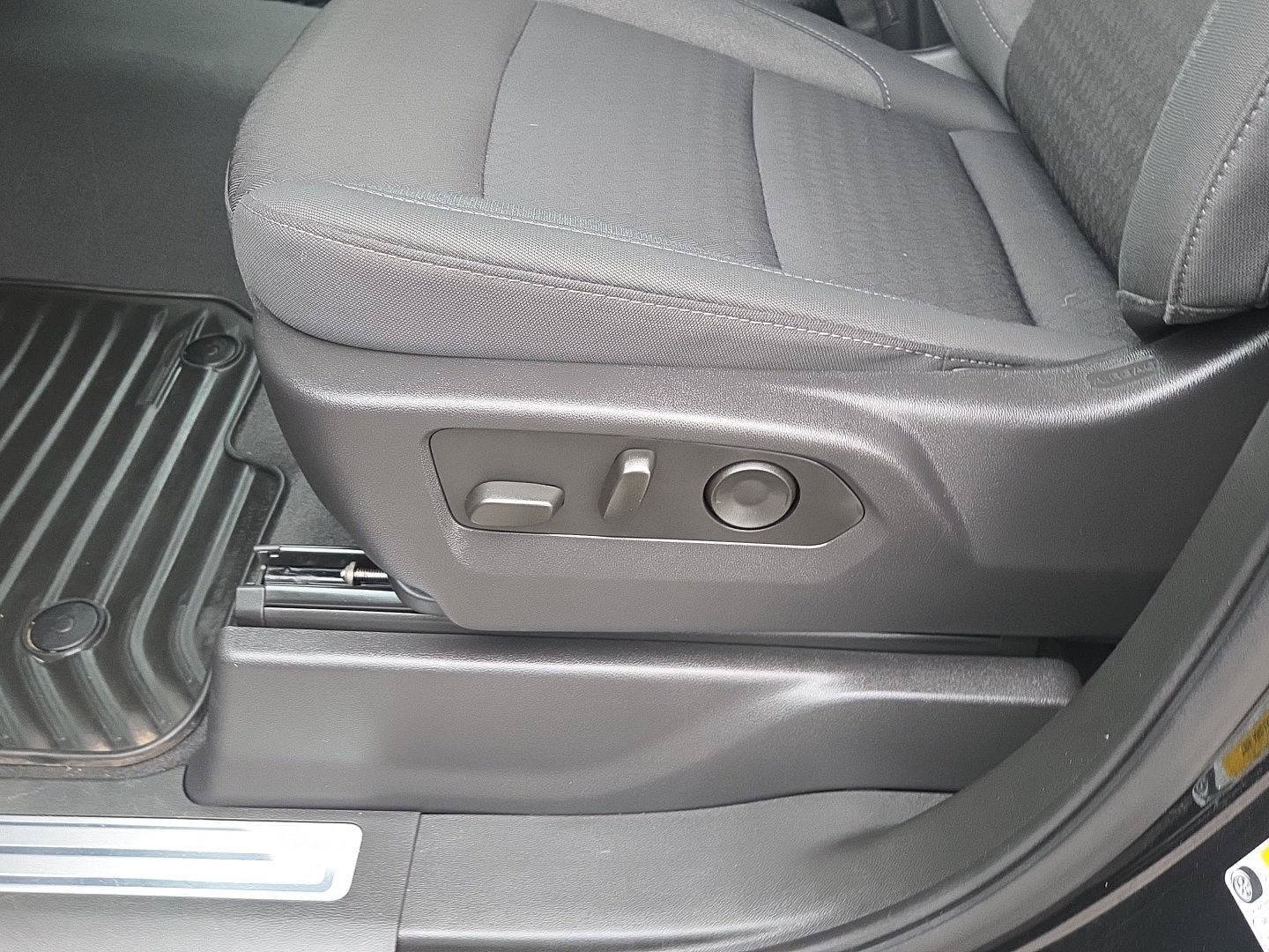 Used 2025 Chevrolet Silverado 1500 LT AWD/4WD image 15