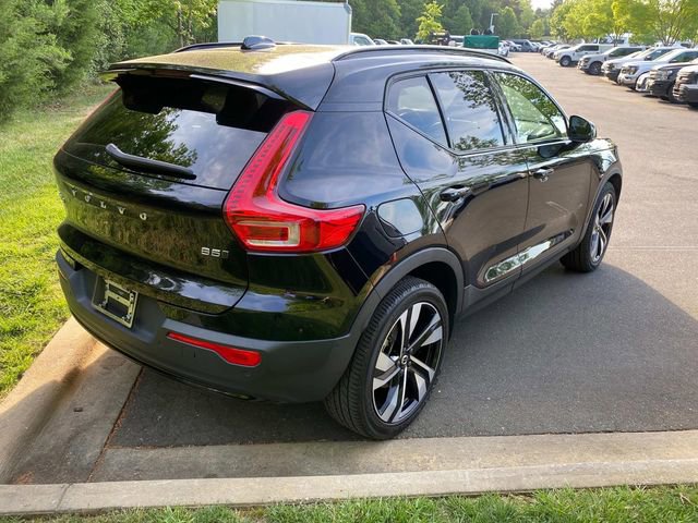 Used 2023 Volvo XC40 B5 Plus image 32