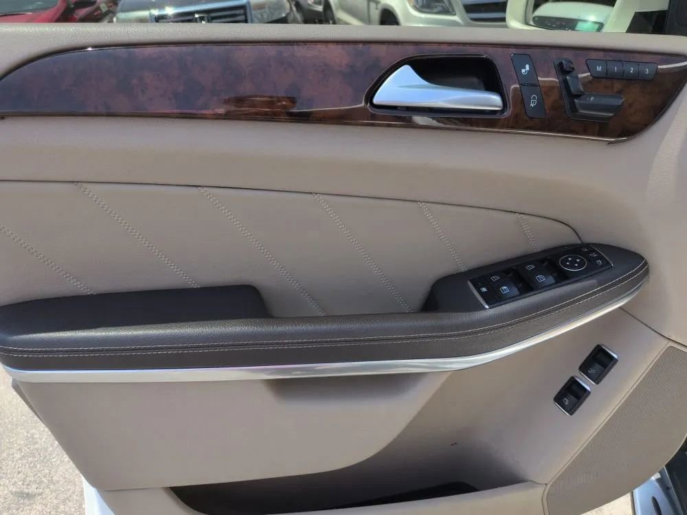 Used 2014 Mercedes-Benz GL 450 4MATIC w/ Appearance Package image 39