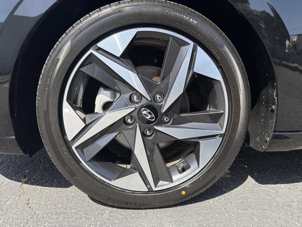 Used 2022 Hyundai Elantra Limited FWD image 20