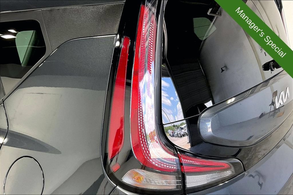 Used 2025 Kia Soul LX w/ LX Technology Package FWD image 35