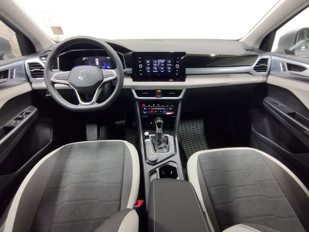 New 2025 Volkswagen Taos SE image 36