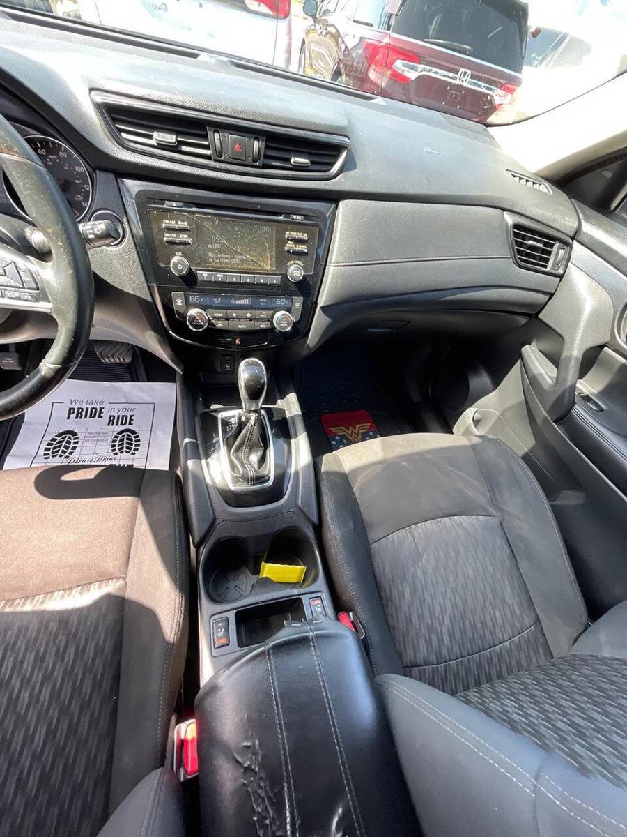 Used 2017 Nissan Rogue SV FWD image 12