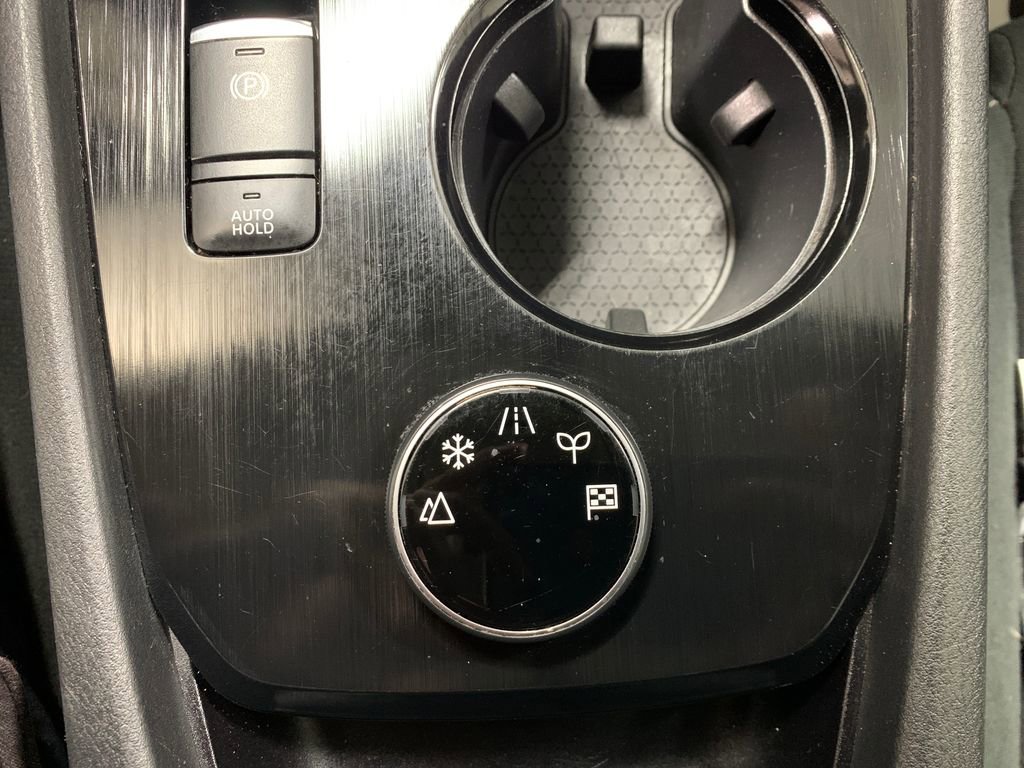 Used 2023 Nissan Rogue S image 25