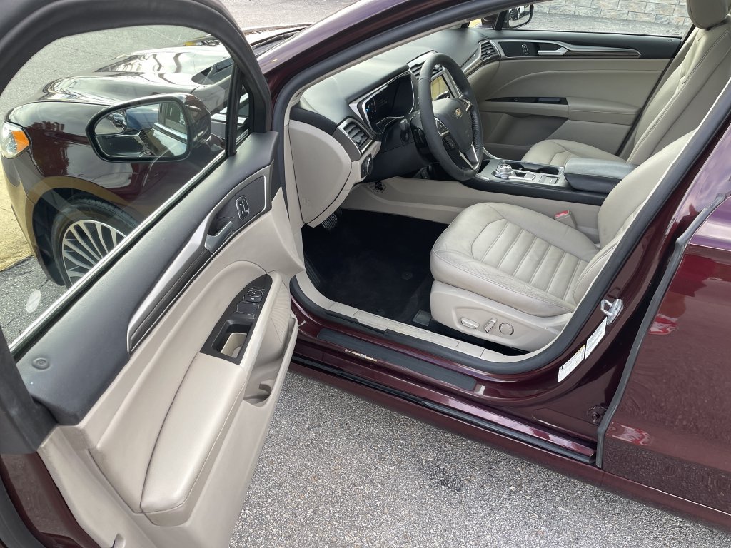 Used 2017 Ford Fusion SE w/ Fusion SE Technology Package FWD image 14