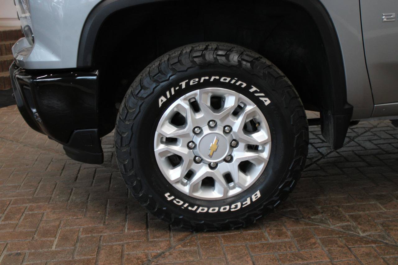 Used 2024 Chevrolet Silverado 2500 Custom w/ Custom Convenience Package AWD/4WD image 8