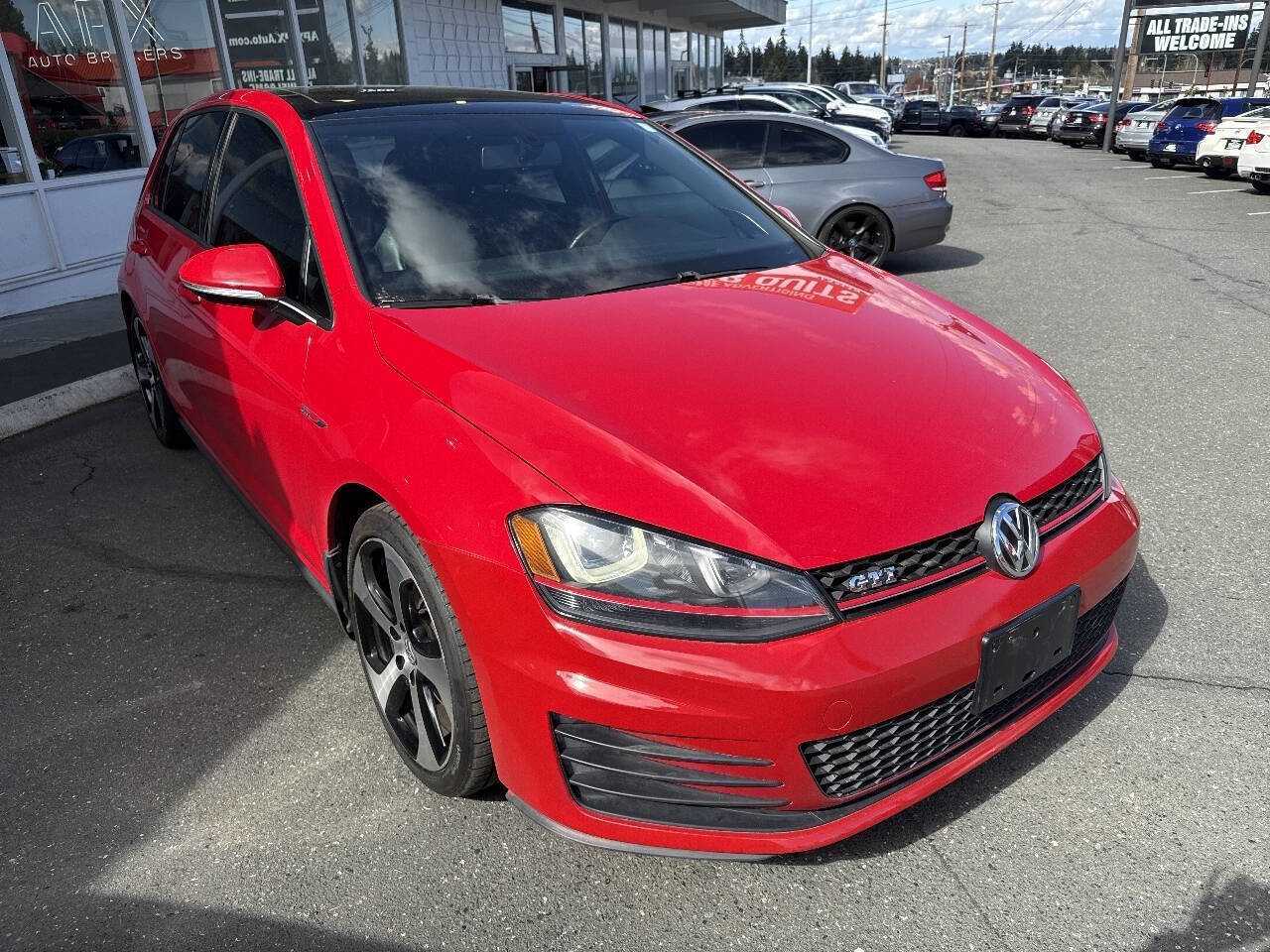 Used 2015 Volkswagen Golf 4-Door image 11