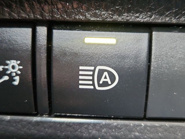 Used 2021 Toyota RAV4 SE image 31