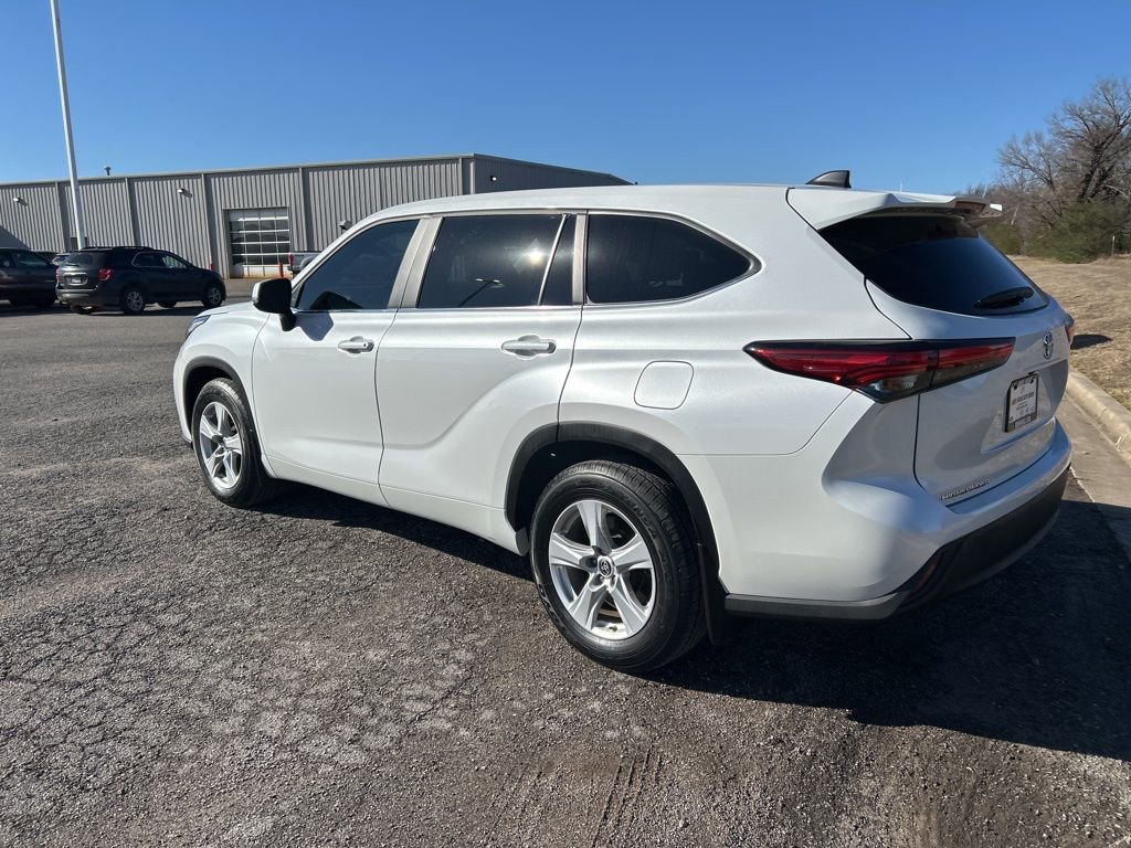 Used 2023 Toyota Highlander L image 8