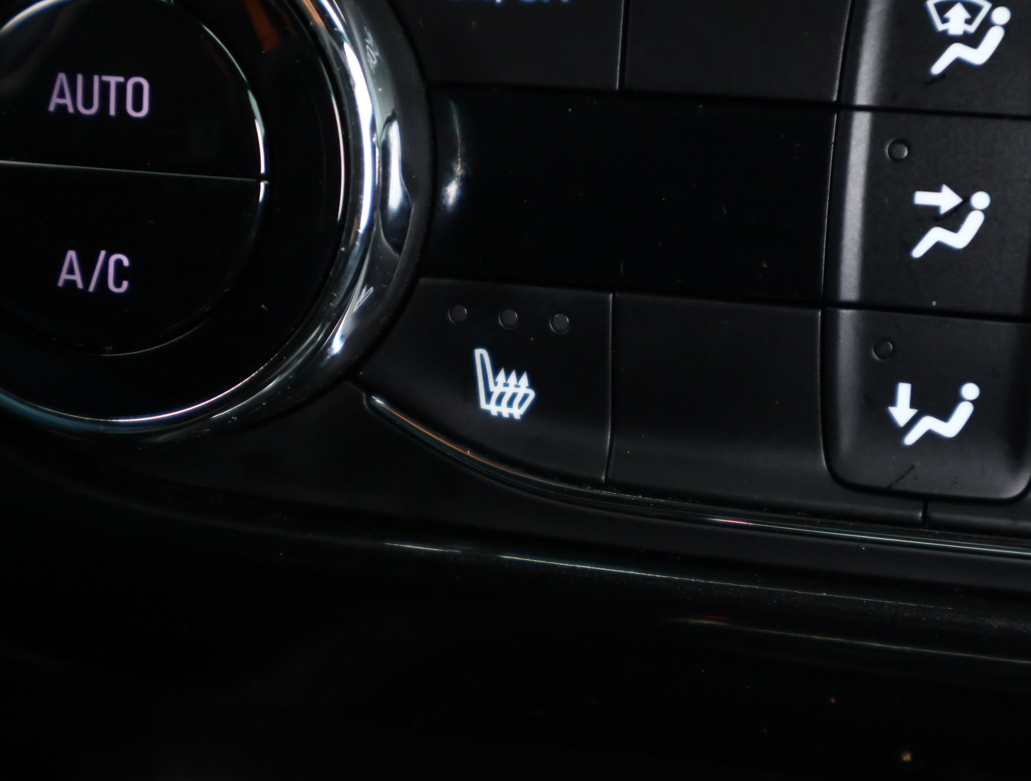 Certified 2025 Chevrolet TrailBlazer RS w/ Convenience Package image 6