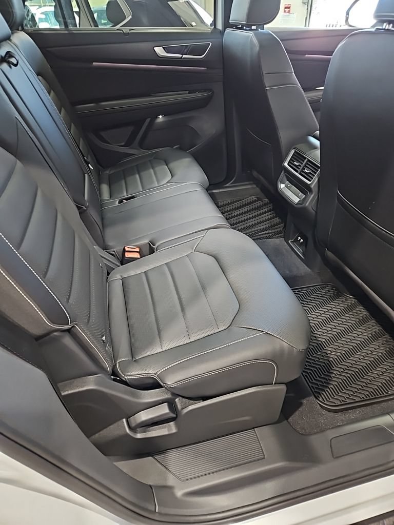 New 2026 Volkswagen Atlas Cross Sport SEL R-Line AWD/4WD image 17