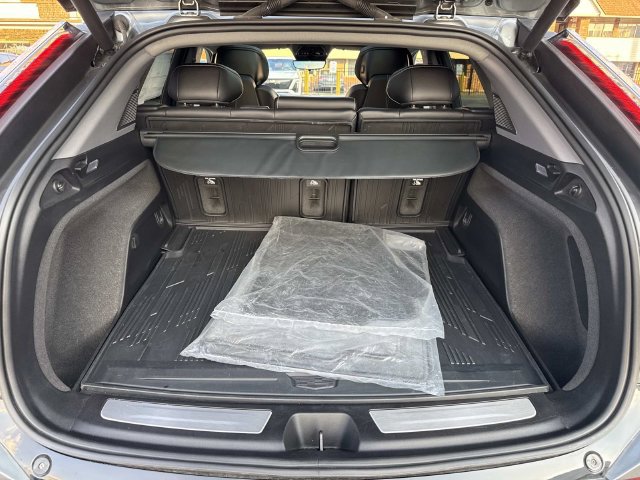 Certified 2025 Cadillac Optiq Sport 2 w/ LPO, Floor Liner Package AWD/4WD image 25