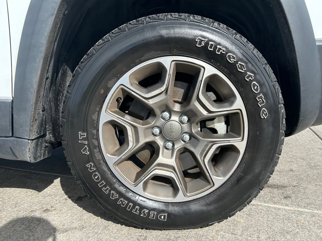 Used 2022 Jeep Cherokee Trailhawk AWD/4WD image 31