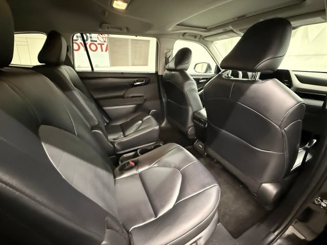 Certified 2025 Toyota Highlander XLE AWD/4WD image 7