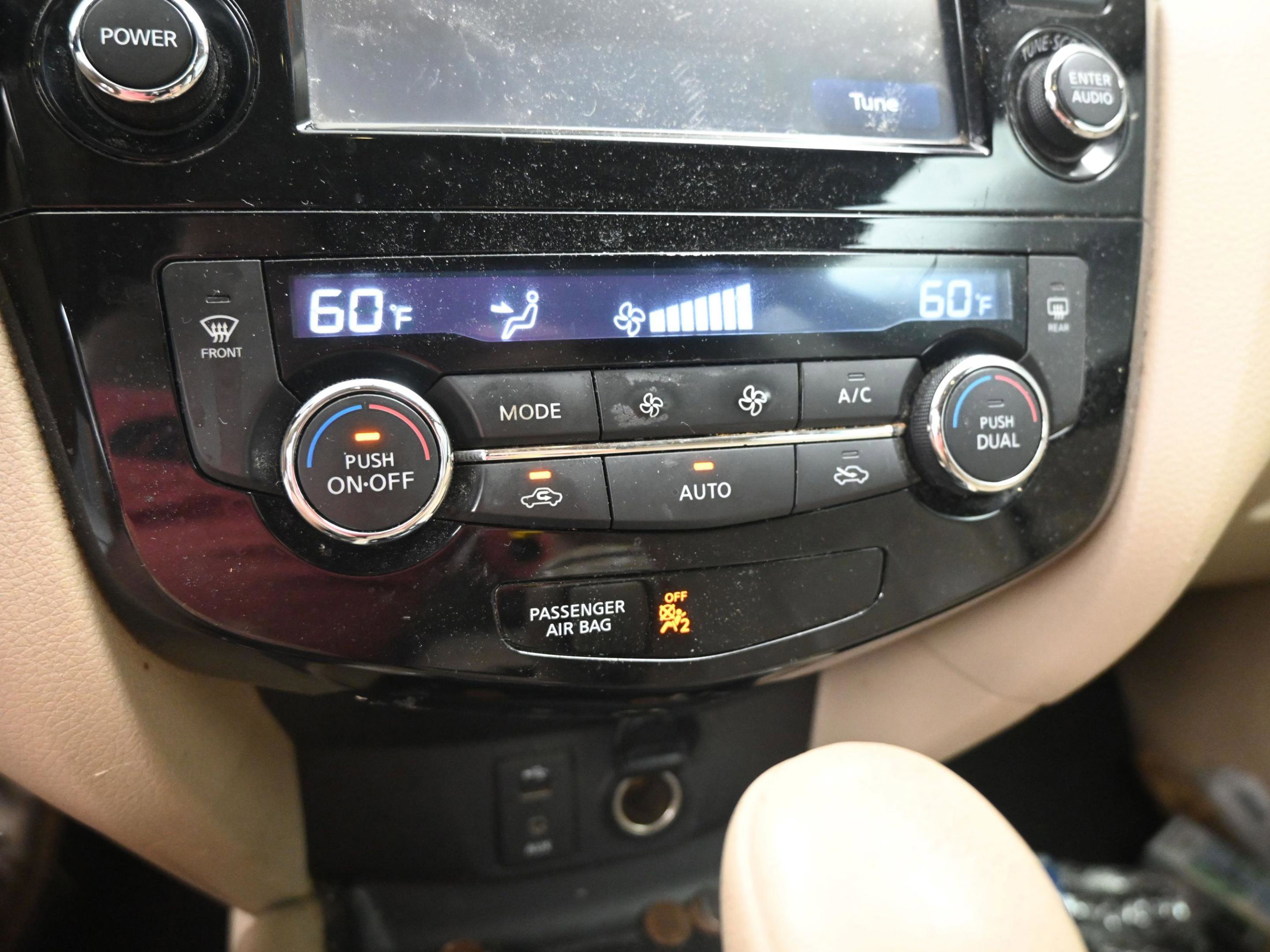 Used 2015 Nissan Rogue SL w/ SL Premium Package image 30