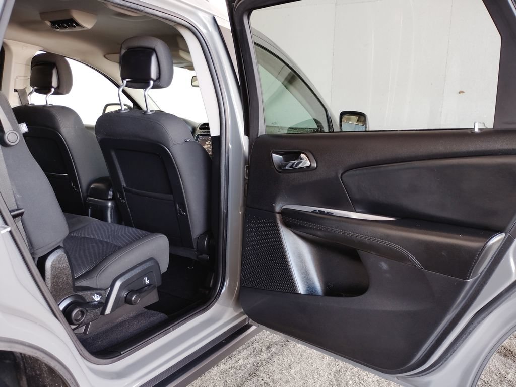 Used 2019 Dodge Journey SE w/ Safe & Sound Group FWD image 16