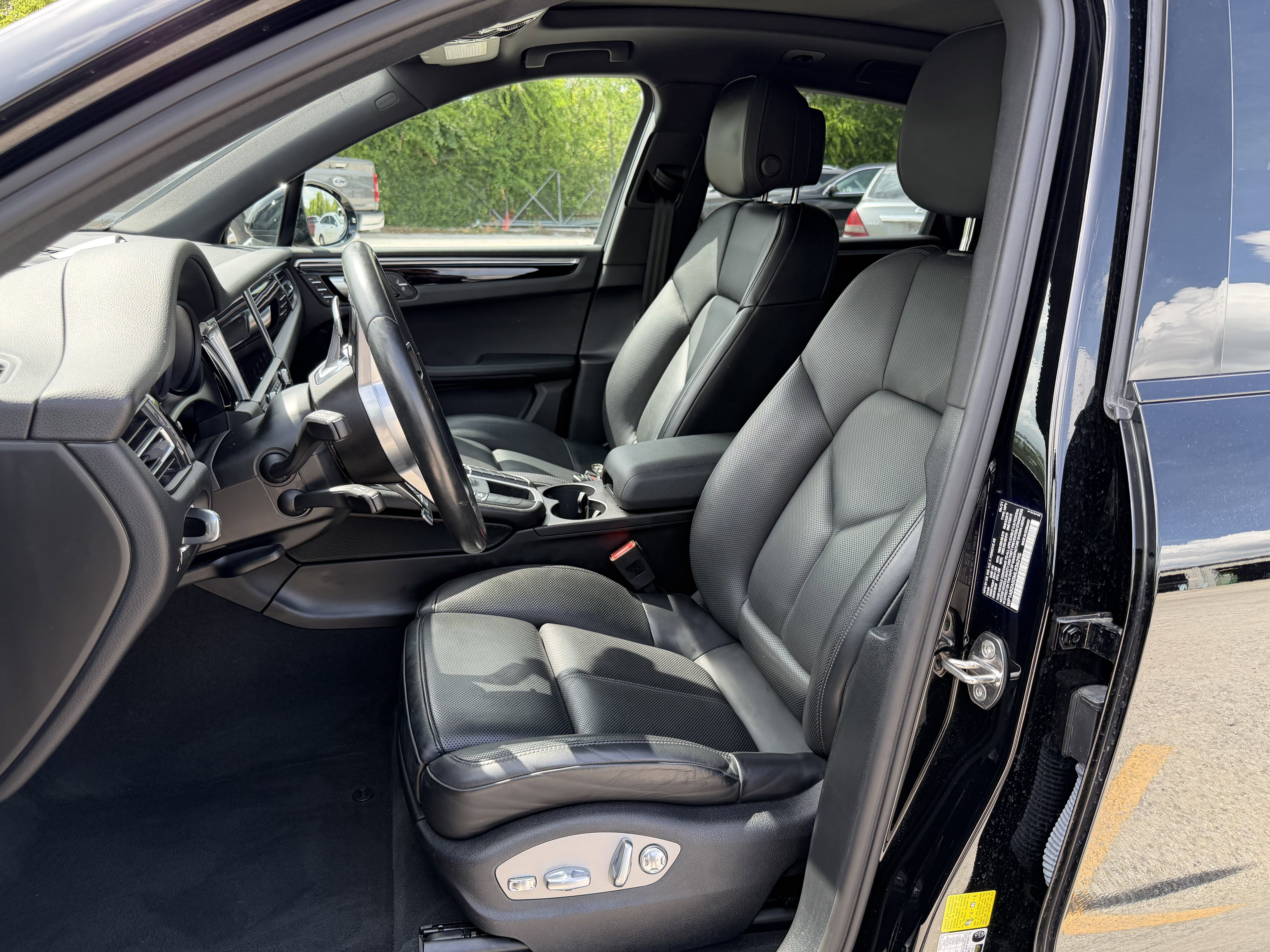 Used 2021 Porsche Macan S AWD/4WD image 16