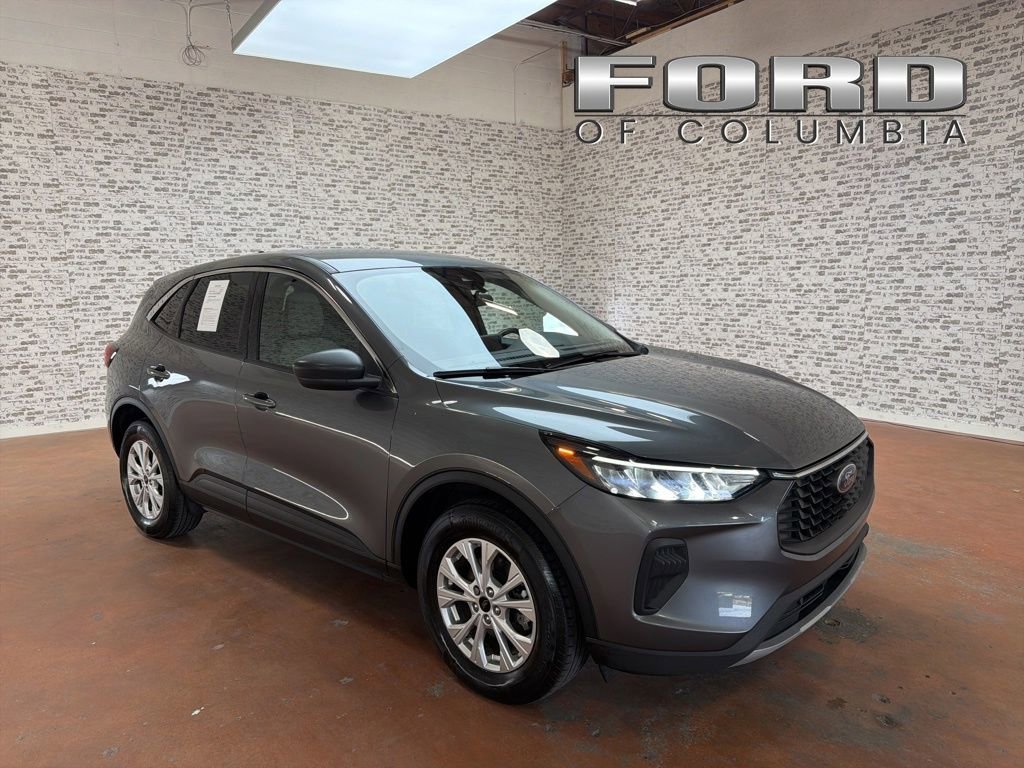 Used 2023 Ford Escape Active AWD/4WD image 1