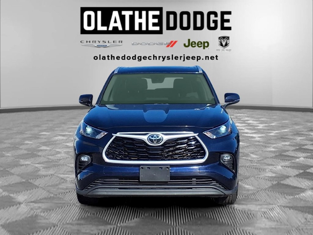Used 2022 Toyota Highlander XLE FWD image 34