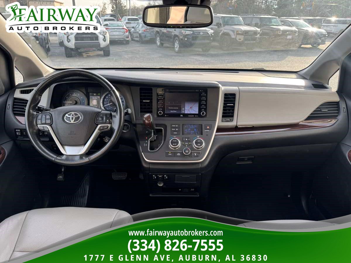 Used 2020 Toyota Sienna Limited Premium w/ Carpet Mat Package AWD/4WD image 28