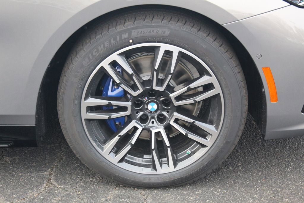 Used 2026 BMW 530i xDrive w/ M Sport Package AWD/4WD image 12