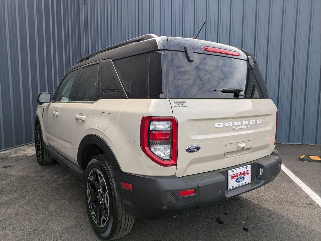 Certified 2025 Ford Bronco Sport Outer Banks w/ Outer Banks Tech Package+ AWD/4WD image 10