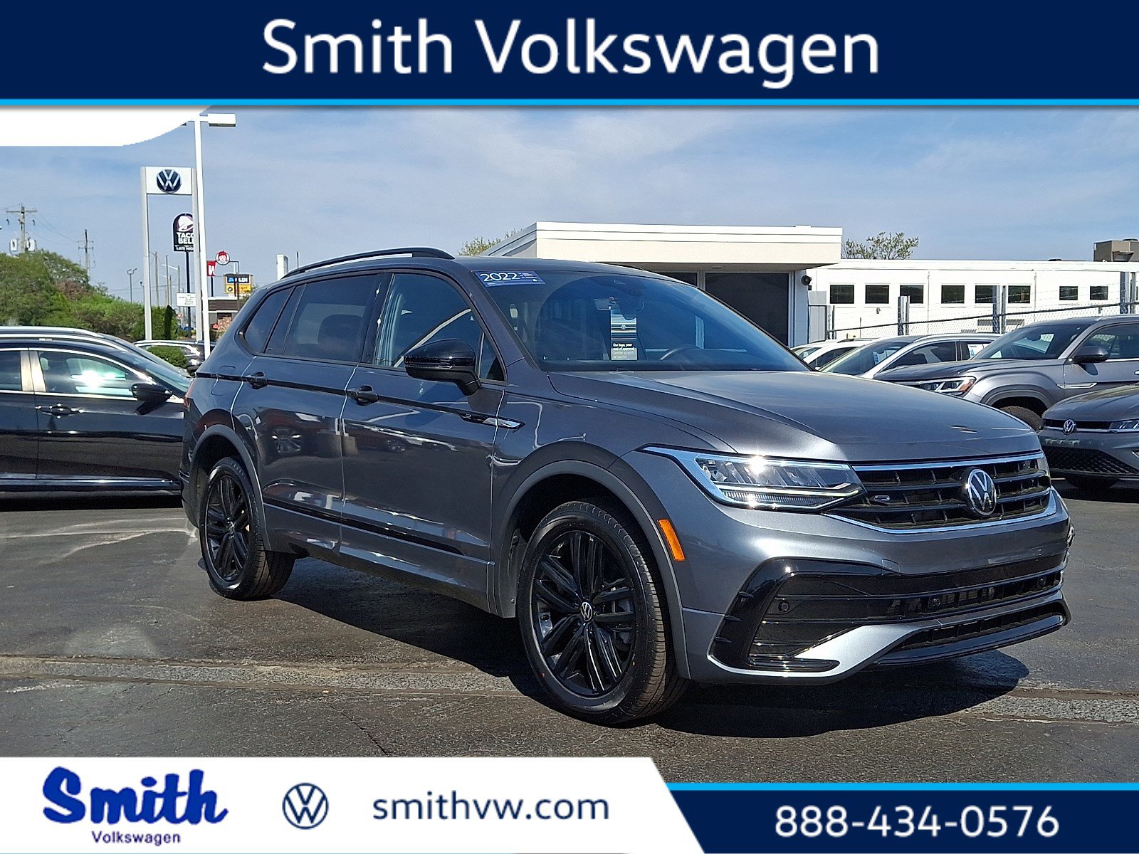 Certified 2022 Volkswagen Tiguan SE R-Line image 1