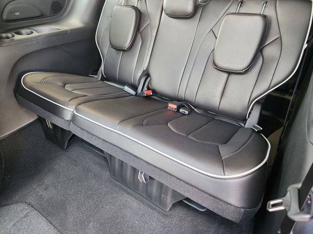 New 2026 Chrysler Pacifica Limited FWD image 23