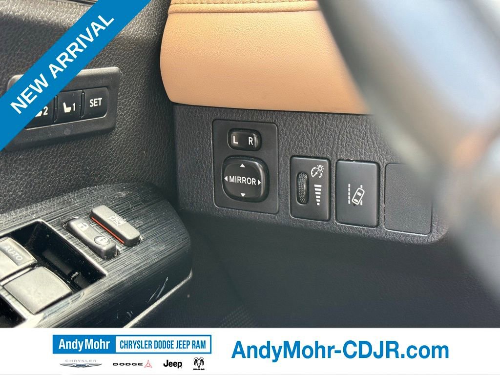 Used 2017 Toyota RAV4 Limited image 17