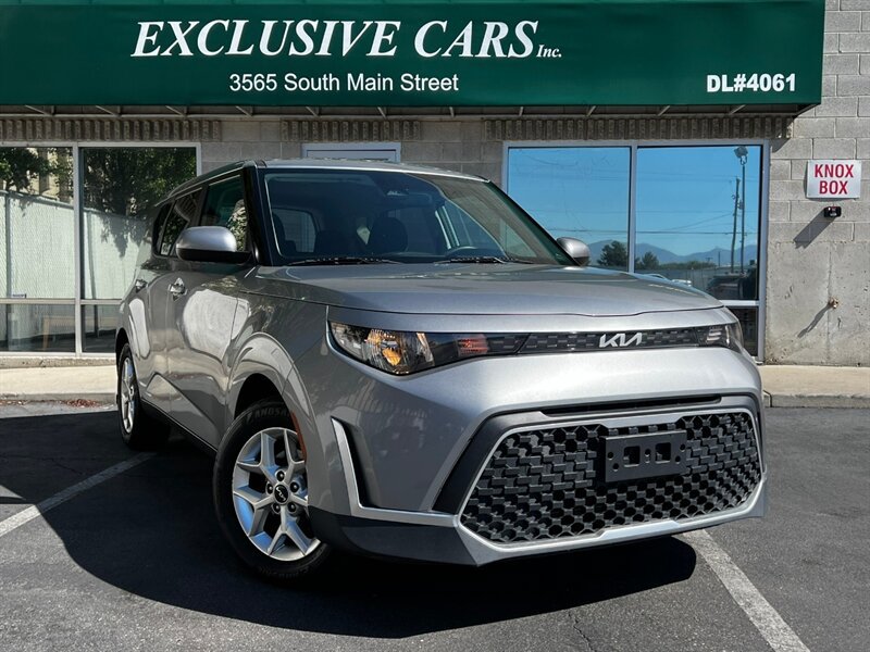 Used 2023 Kia Soul LX w/ Option Group 015 FWD image 1