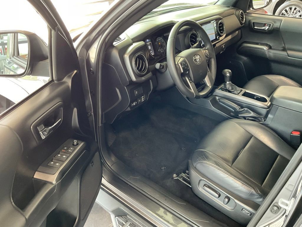 Used 2021 Toyota Tacoma TRD Sport w/ TRD Premium Sport Package AWD/4WD image 9