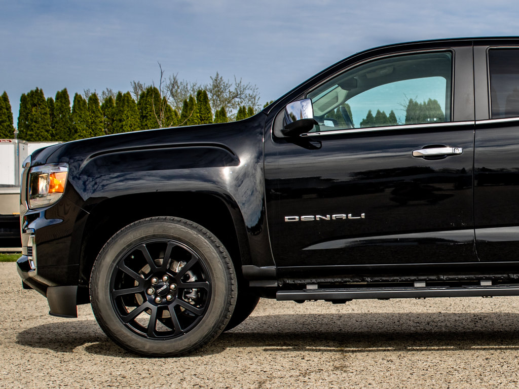 Used 2022 GMC Canyon Denali w/ Denali Black Edition Package AWD/4WD image 18