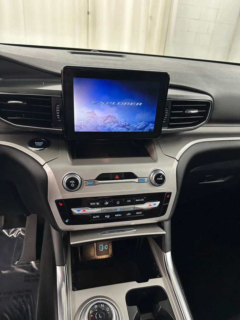 Used 2022 Ford Explorer XLT w/ Equipment Group 202A image 21