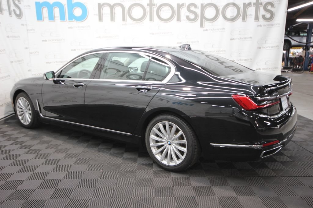 Used 2022 BMW 740i xDrive w/ Premium Package AWD/4WD image 3