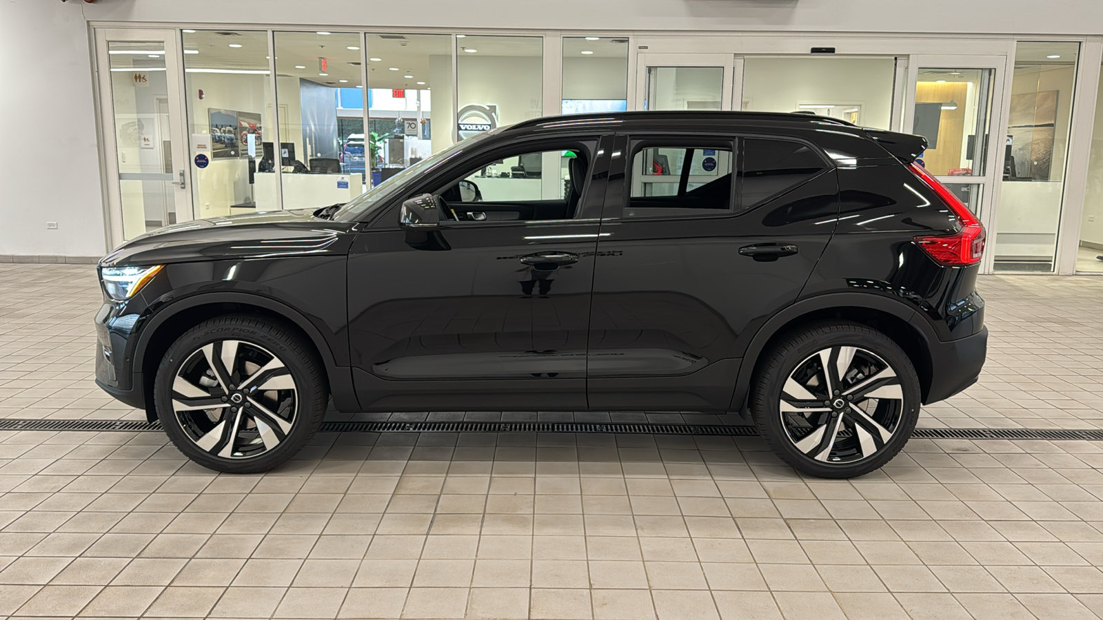New 2026 Volvo XC40 B5 Ultra w/ Protection Package Premier AWD/4WD image 8