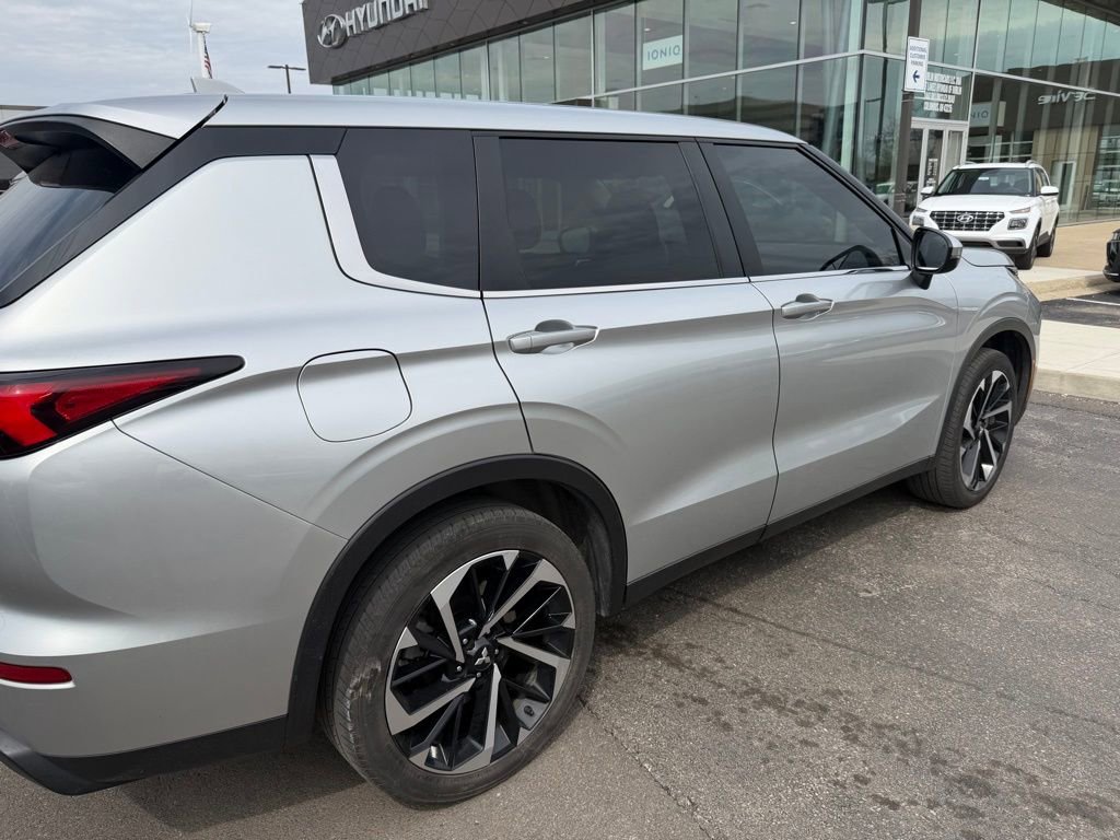 Used 2022 Mitsubishi Outlander ES image 4