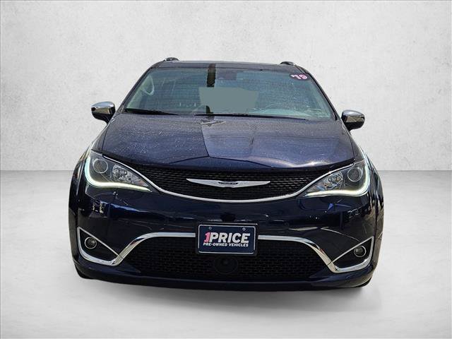 Used 2019 Chrysler Pacifica Limited w/ Tire & Wheel Group FWD video 2