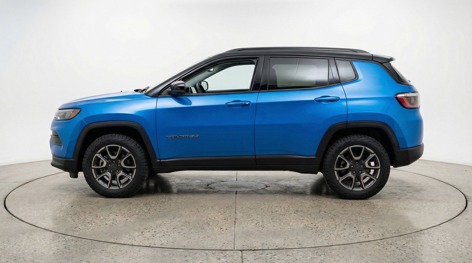 Used 2025 Jeep Compass Trailhawk image 5