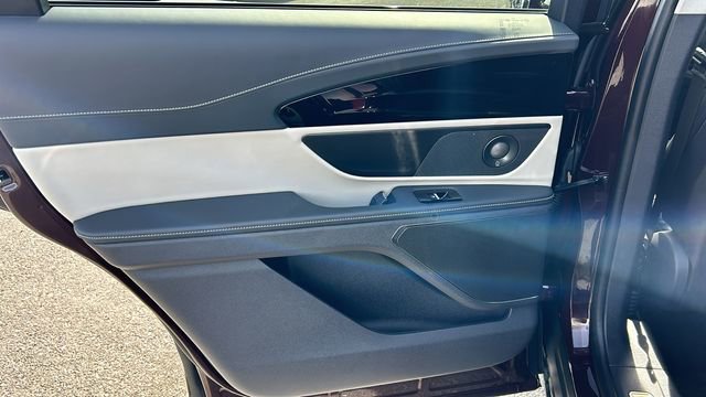 Used 2025 Lincoln Nautilus Reserve image 14