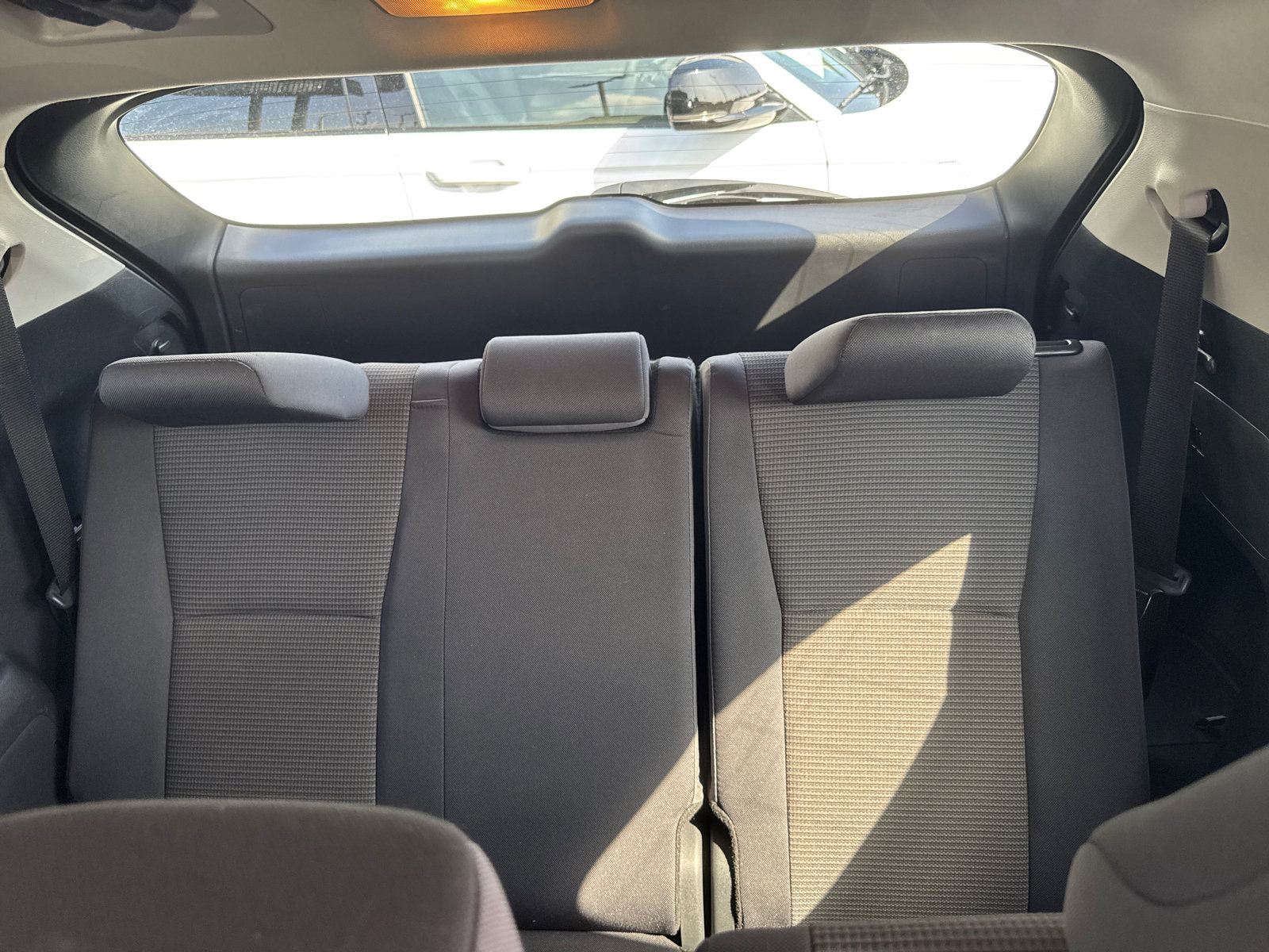 Used 2025 Toyota Highlander LE FWD image 6