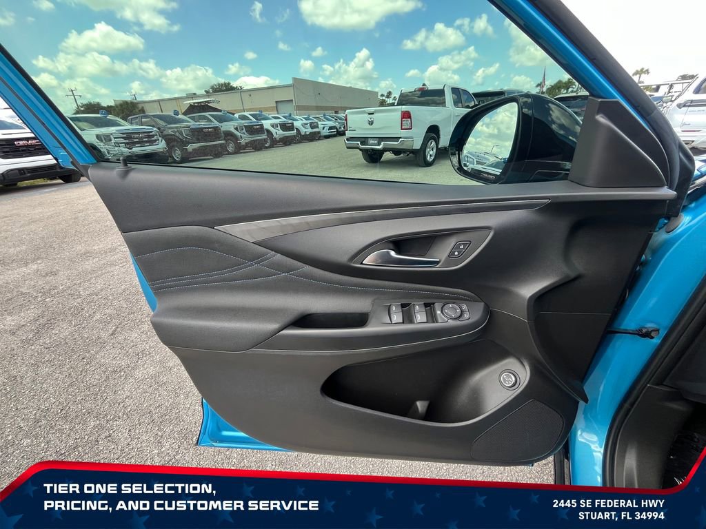 Used 2025 Buick Envista Sport Touring w/ Convenience I Package FWD image 23