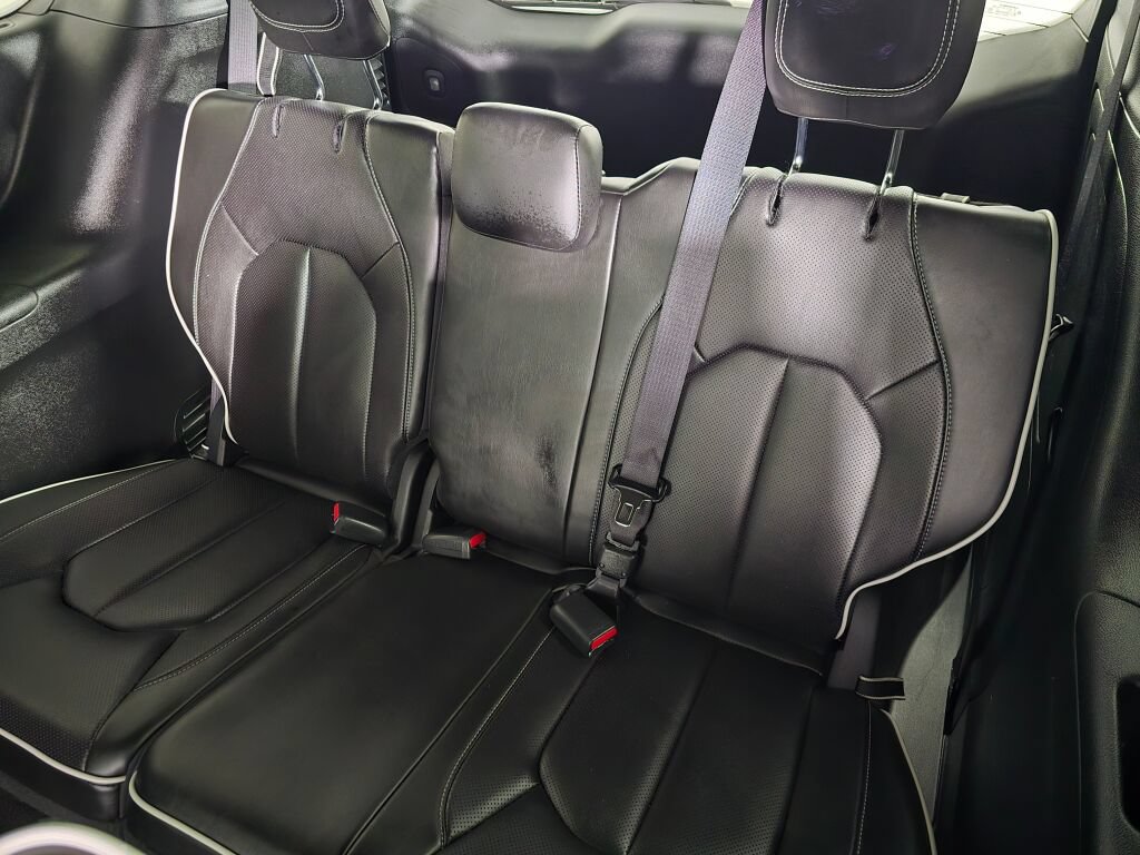 Used 2023 Chrysler Pacifica Limited w/ Uconnect Theater Family Group FWD image 37