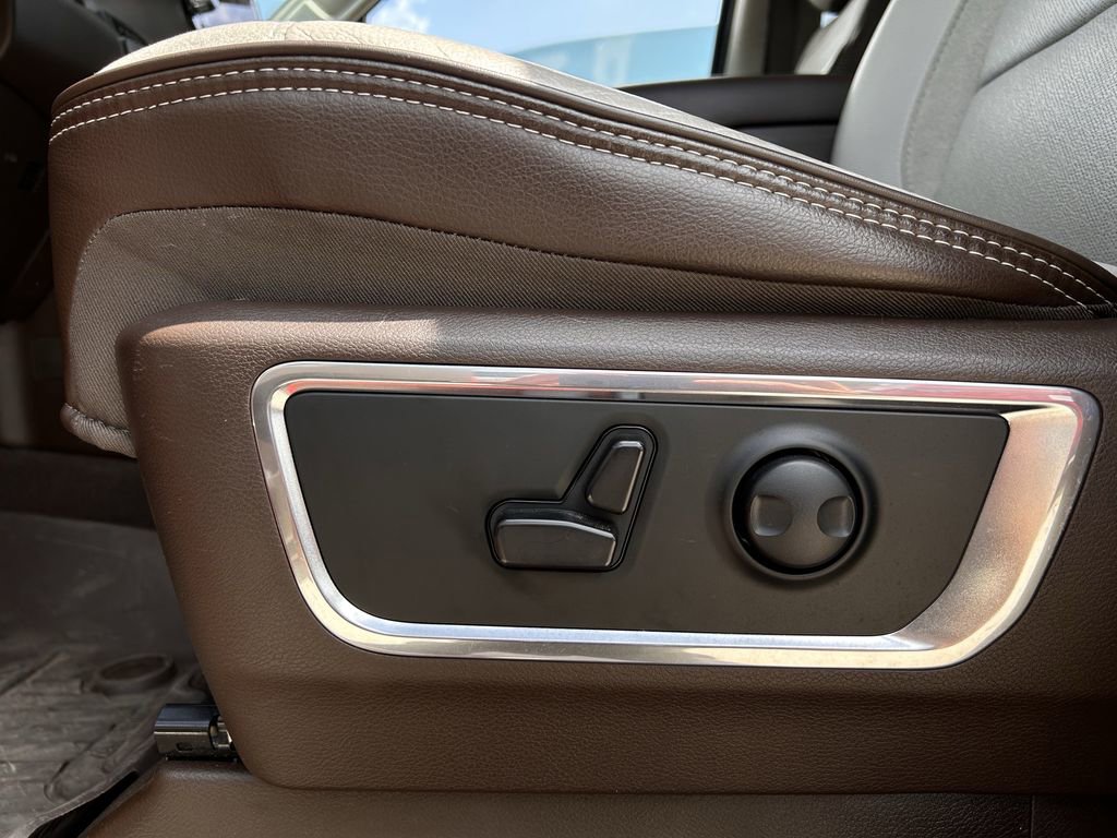 Used 2025 RAM 1500 Laramie AWD/4WD image 29