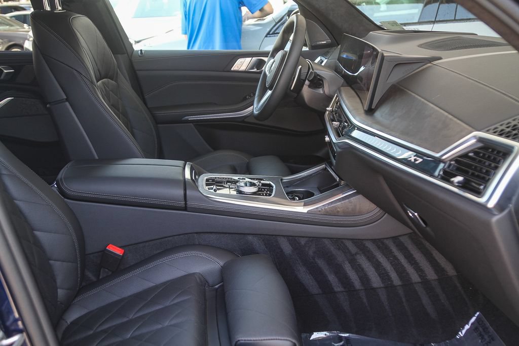 Used 2026 BMW X7 xDrive40i w/ M Sport Package AWD/4WD image 13