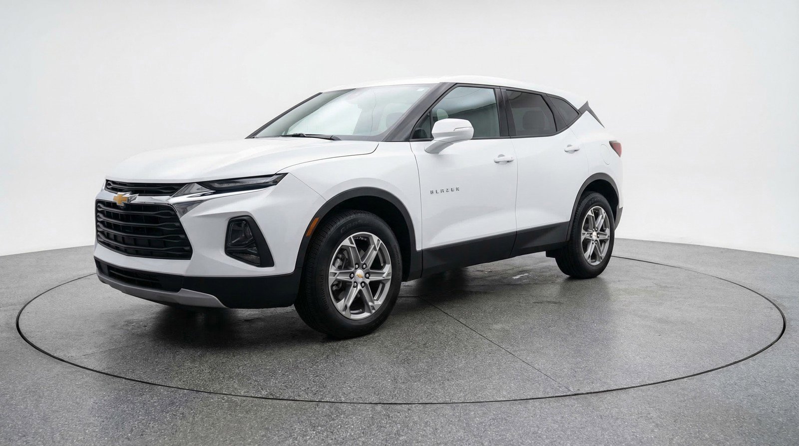Used 2025 Chevrolet Blazer LT FWD image 3