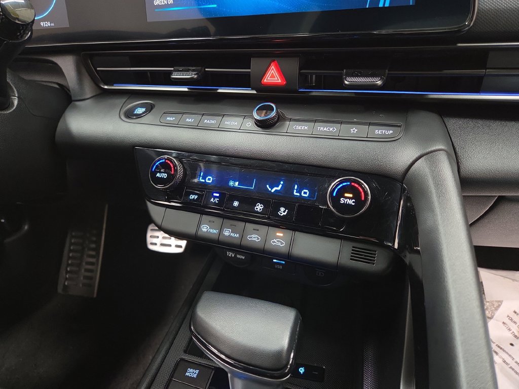 Used 2025 Hyundai Elantra SEL FWD image 15