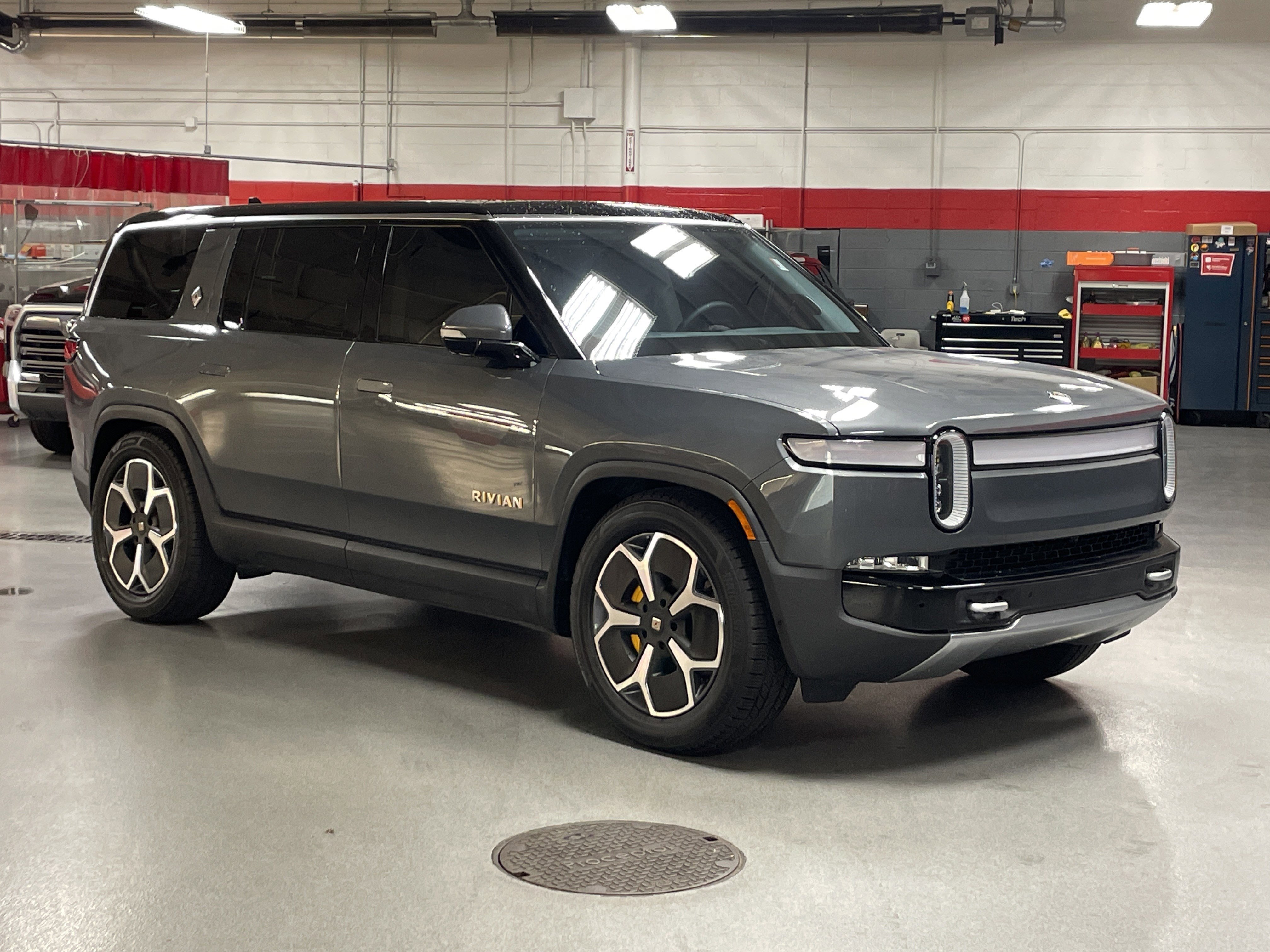 Used 2024 Rivian R1S Adventure video 2